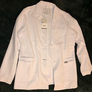 Figs Women Bellevue Short White Lab Coat